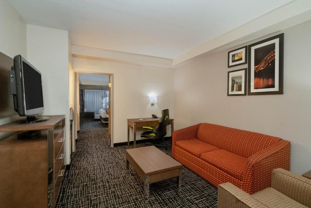 King Studio Suite - Non-Smoking room - Image 2