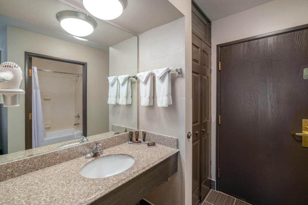 Double Room with Two Double Beds room - Image 2
