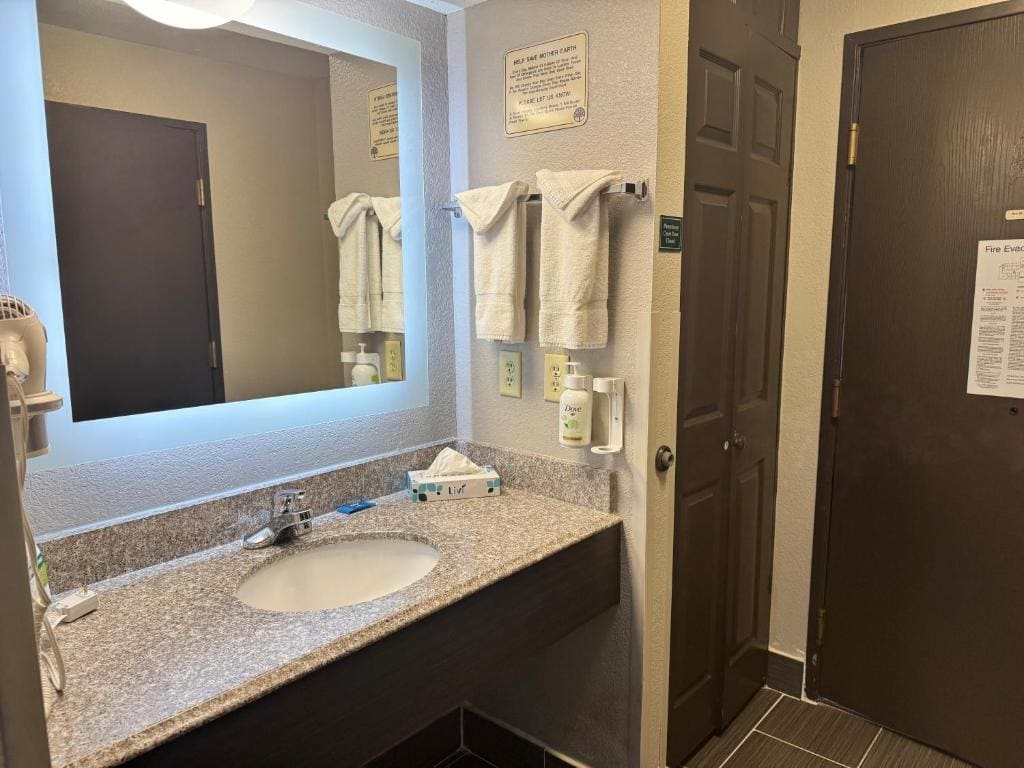 Double Room with Two Double Beds room - Image 3