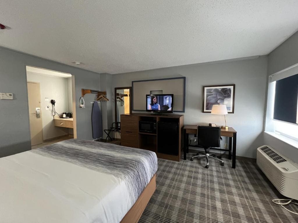 King Room - Non-Smoking room - Image 2