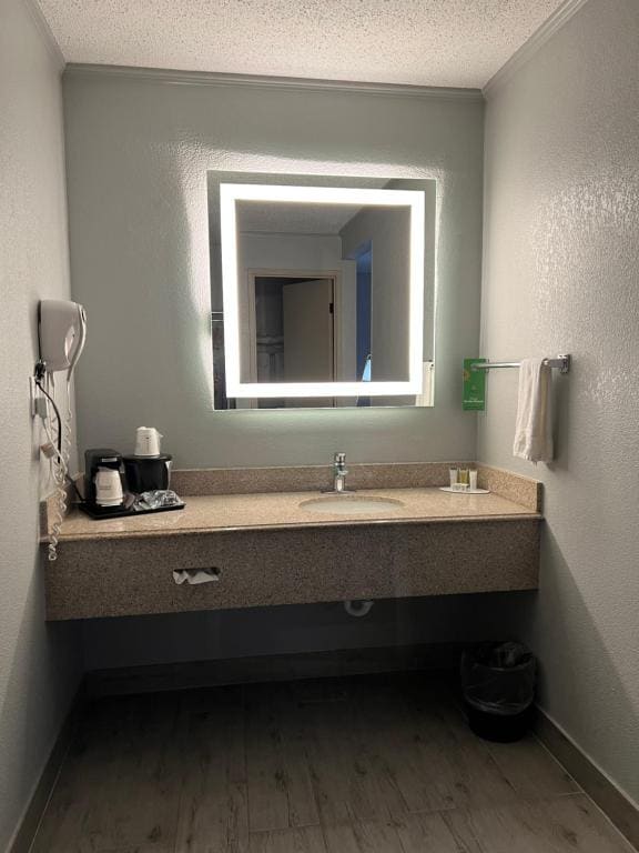 Deluxe King Room - Non-Smoking room - Image 2