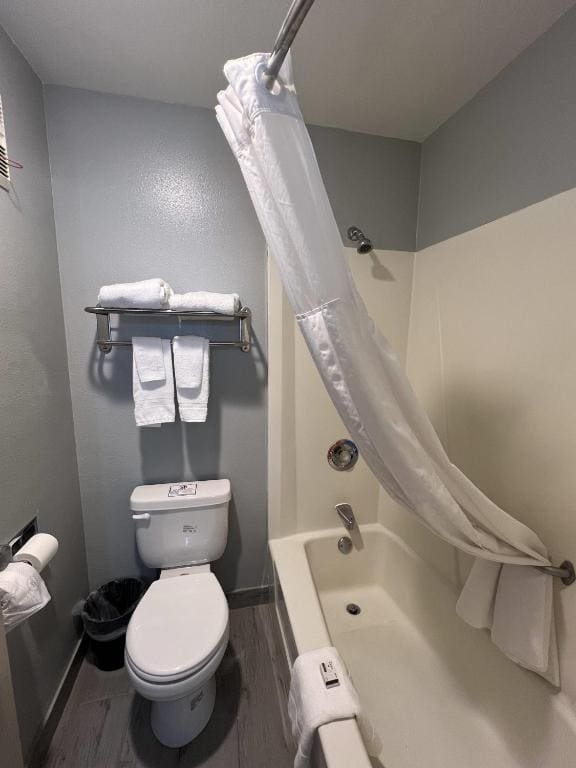 Deluxe King Room - Non-Smoking room - Image 3