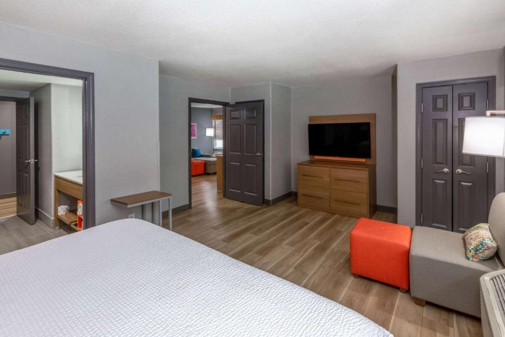 King Suite - Non-Smoking room - Image 1