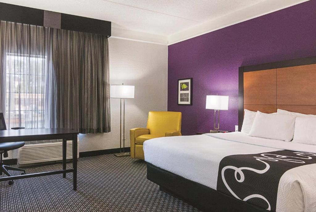 Deluxe King Room - Non-Smoking room - Image 1