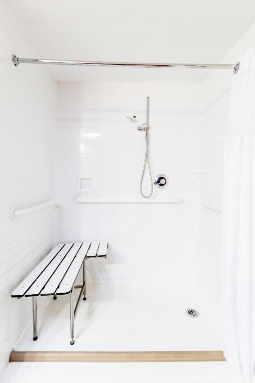 Standard Room, 1 King Bed, Accessible Roll-In Shower, Non Smoking room - Image 1