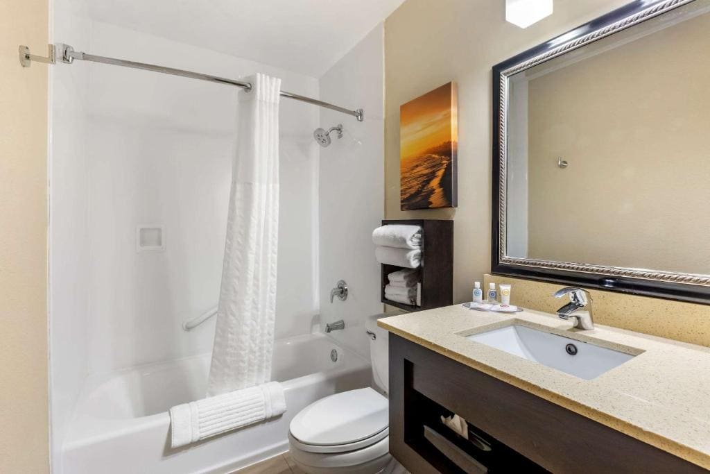 Standard Room, 2 Queen Beds, Non Smoking room - Image 3