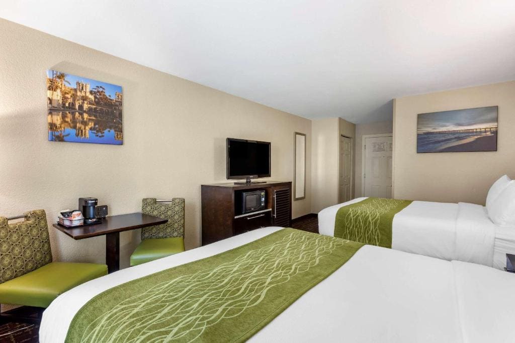 Standard Room, 2 Queen Beds, Non Smoking room - Image 2