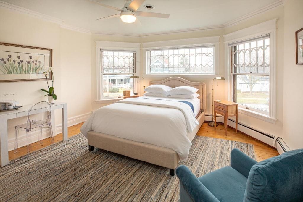 Deluxe Queen Room room - Image 3