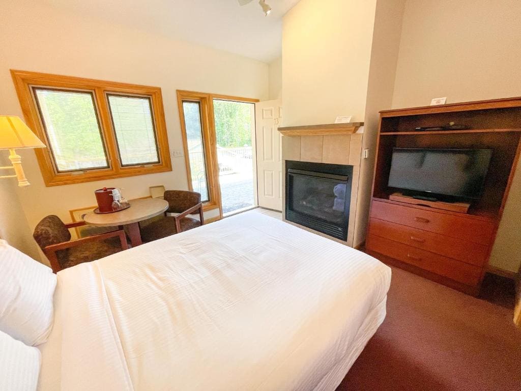 Two-Bedroom Suite room - Image 3