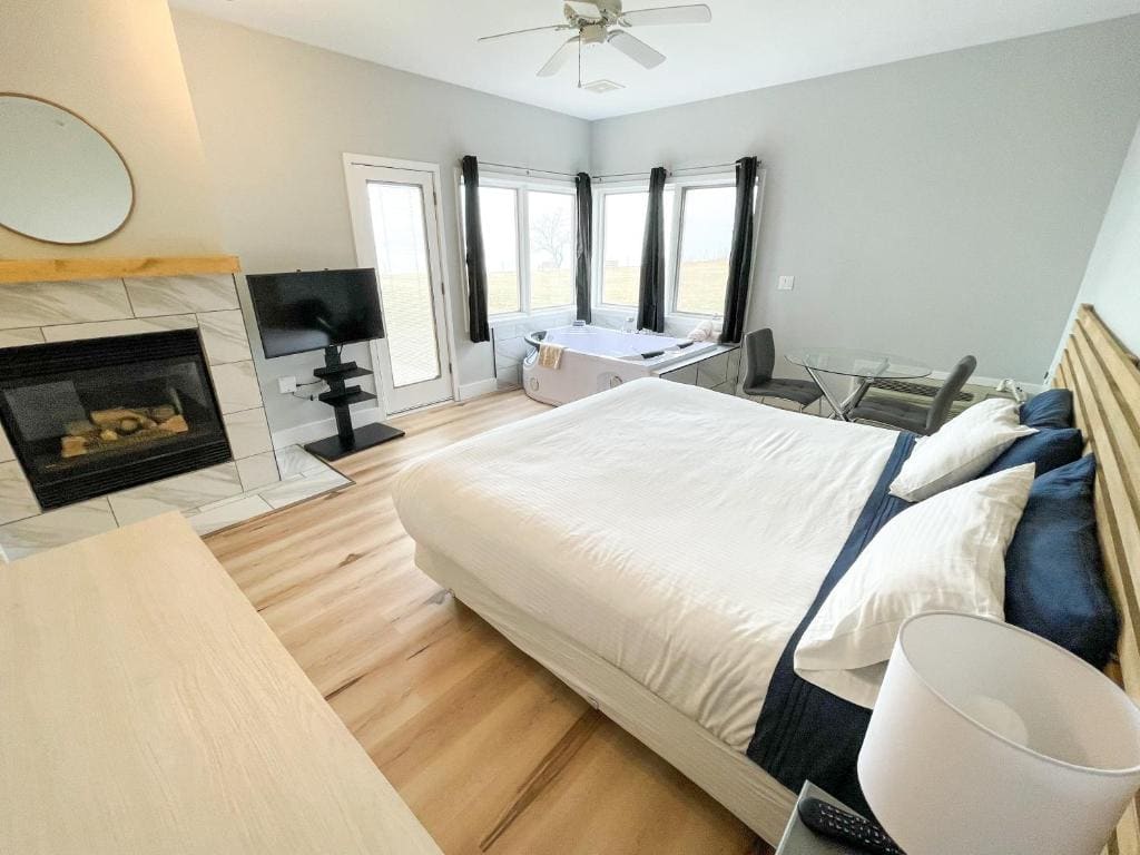 King Room with Lake View room - Image 2