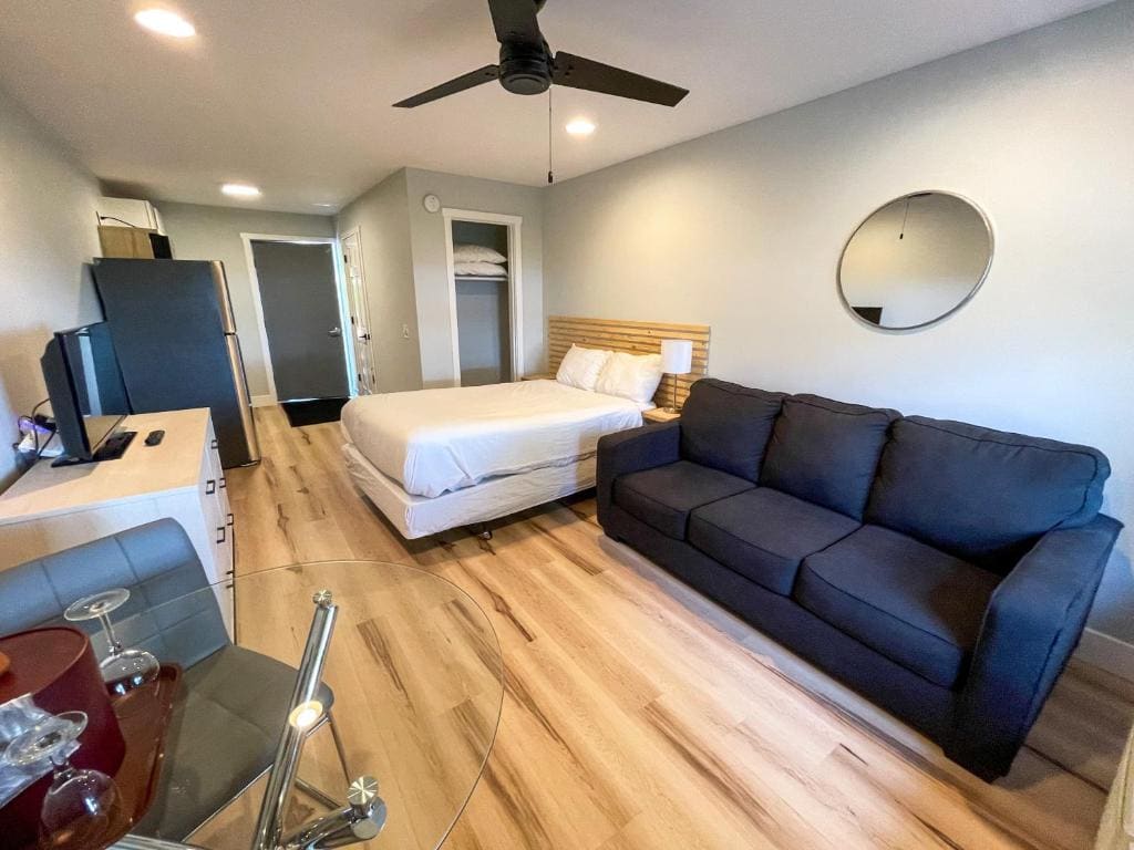 Studio with Lake View room - Image 3