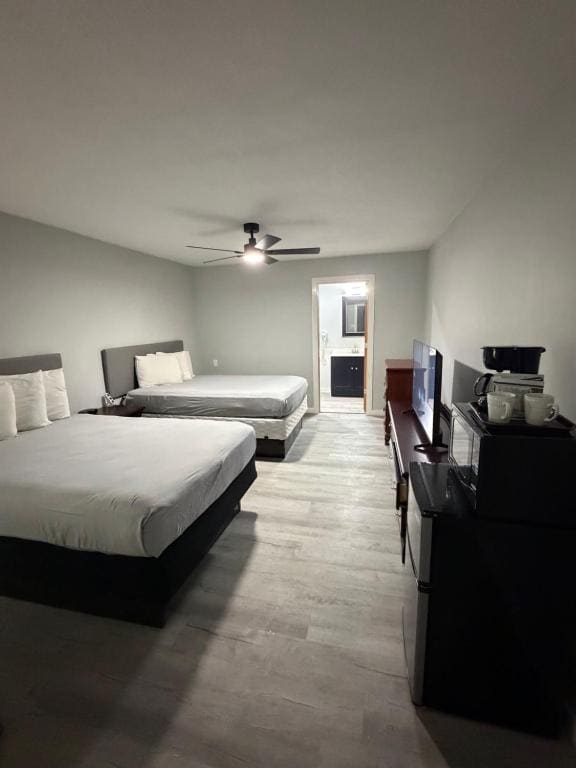Standard Double Room with Two Double Beds room - Image 2