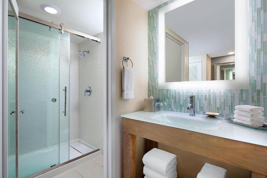 Deluxe Alcove King, Junior Suite, 1 King, Sofa bed (Includes Early Entry To Disney Theme Parks) room - Image 2