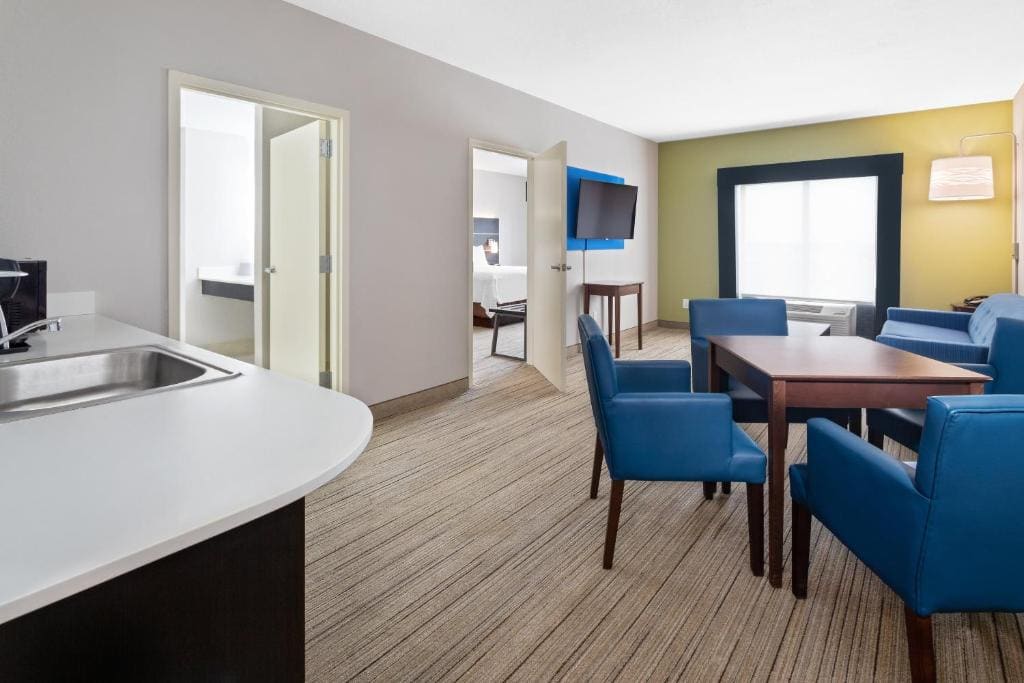 One-Bedroom King Suite - Non-Smoking room - Image 1