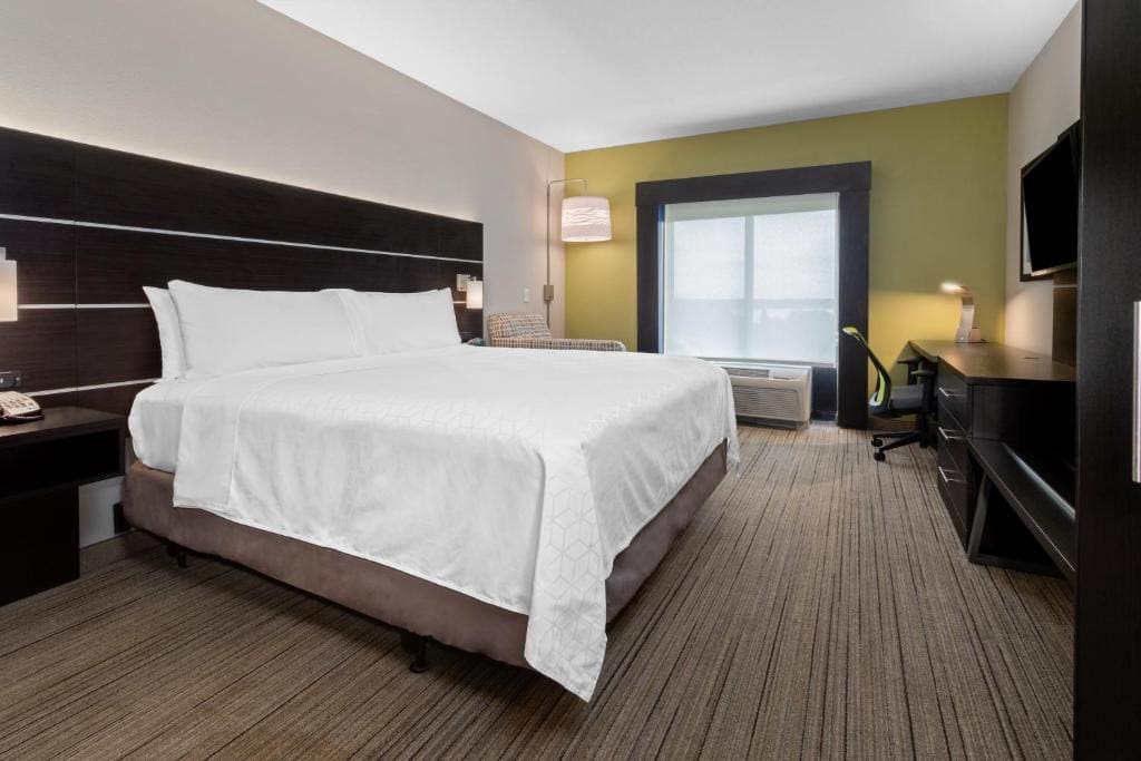 Standard King Room with Mobility Accessible Tub room - Image 1