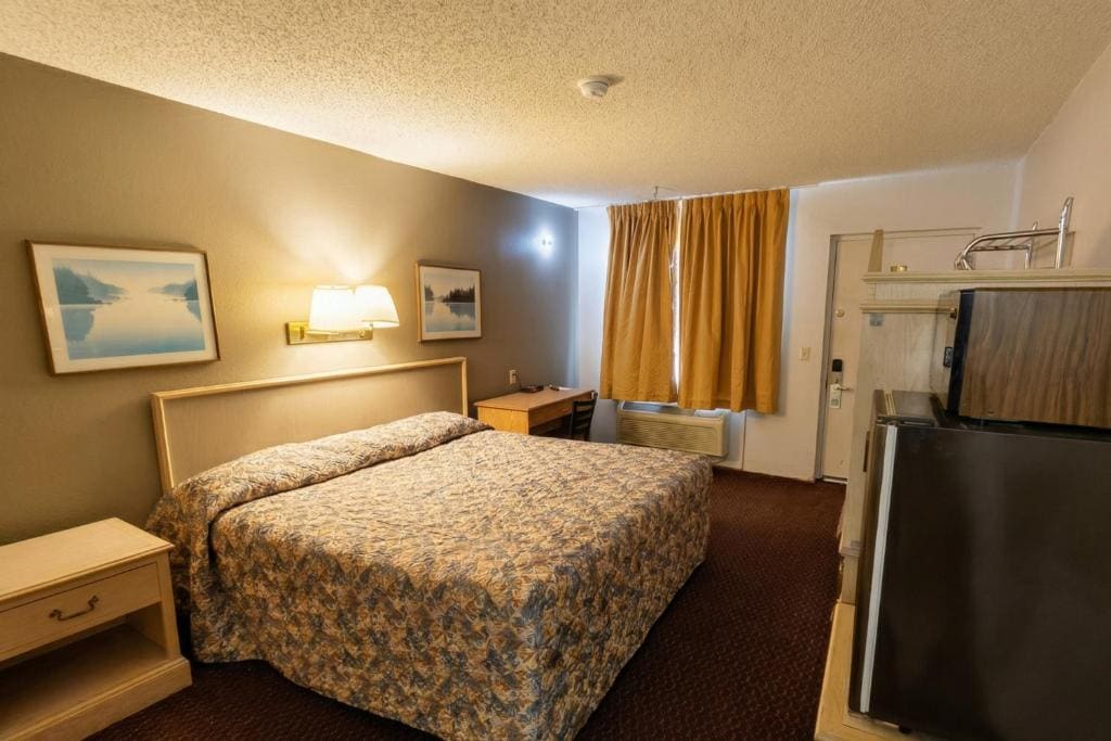 King Bed Non-Smoking room - Image 1