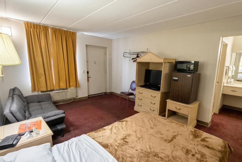 King Bed Suite with Kitchenette Non Smoking room - Image 3