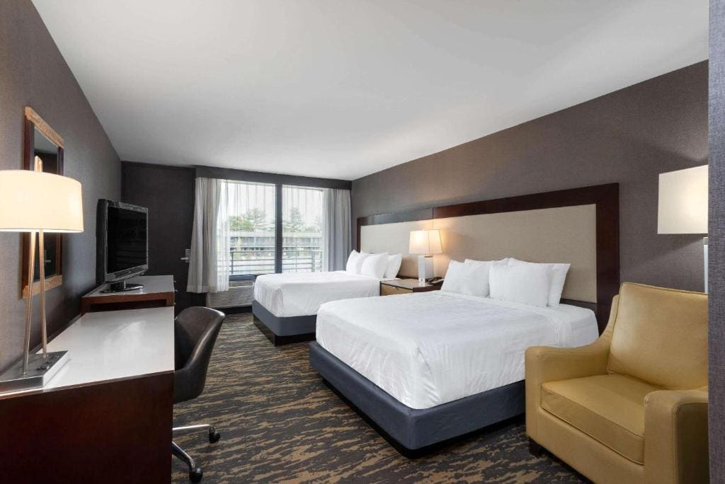 King Room - Mobility Access/Non-Smoking room - Image 1