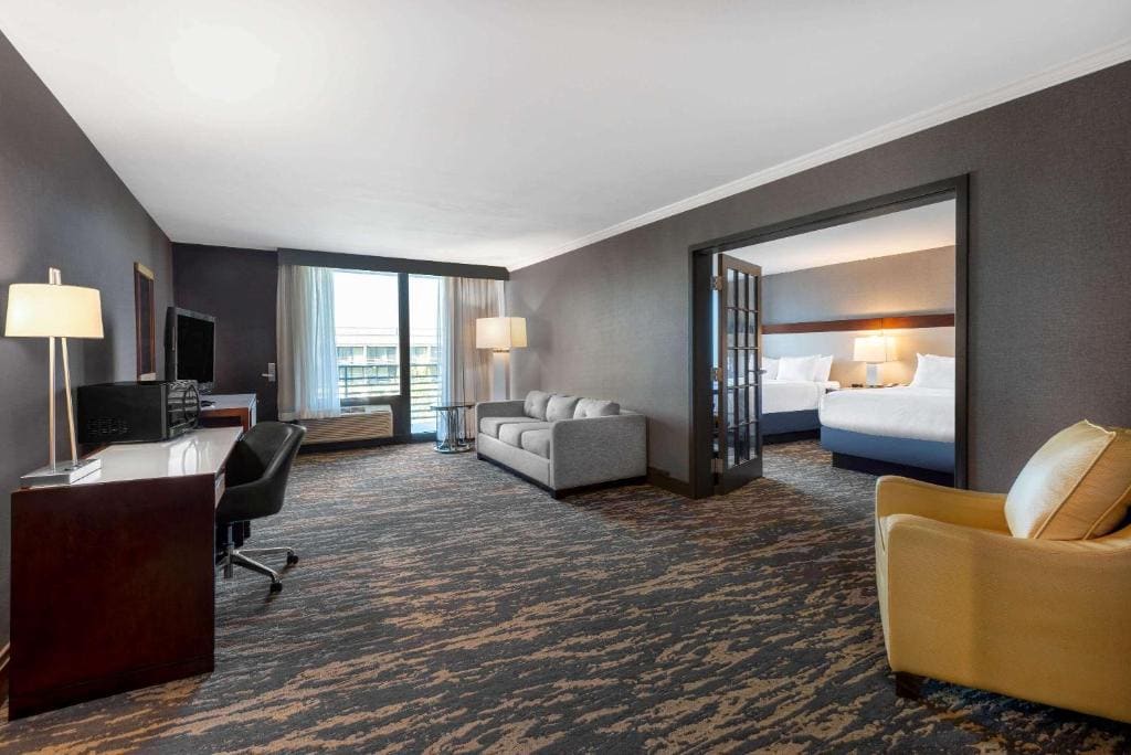 2 Queen Beds, One Bedroom Pool View Suite, Non-Smoking room - Image 3