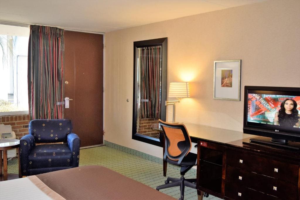 Deluxe King Room room - Image 3