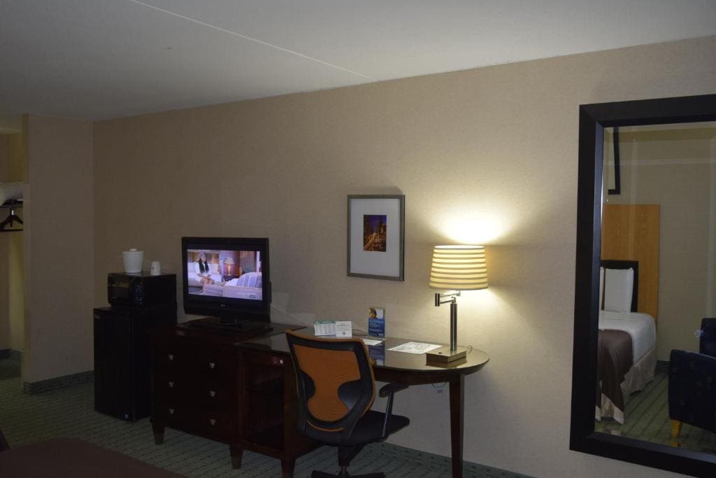 Deluxe Queen Room room - Image 3