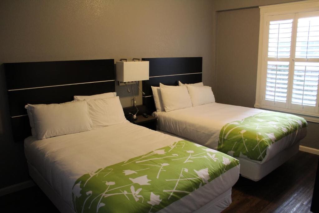 Double Room with 2 Double Beds room - Image 1