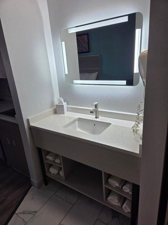Efficiency King Suite - Non-Smoking room - Image 3