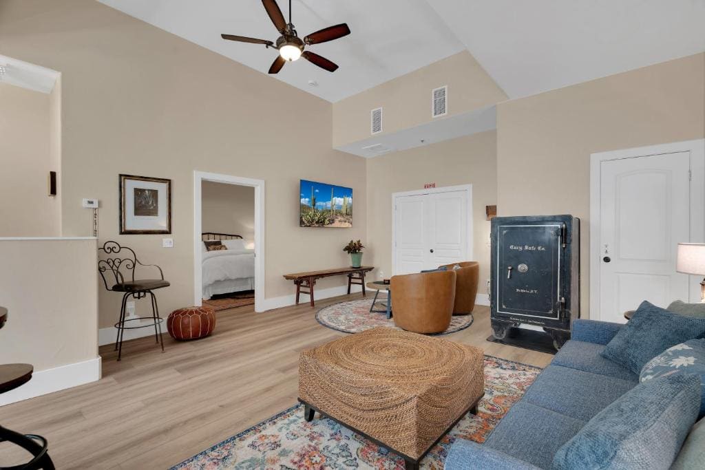 Deluxe Family Suite room - Image 1