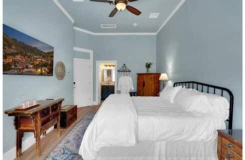 Deluxe King Room room - Image 1