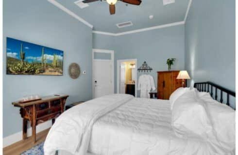 Deluxe King Room room - Image 2