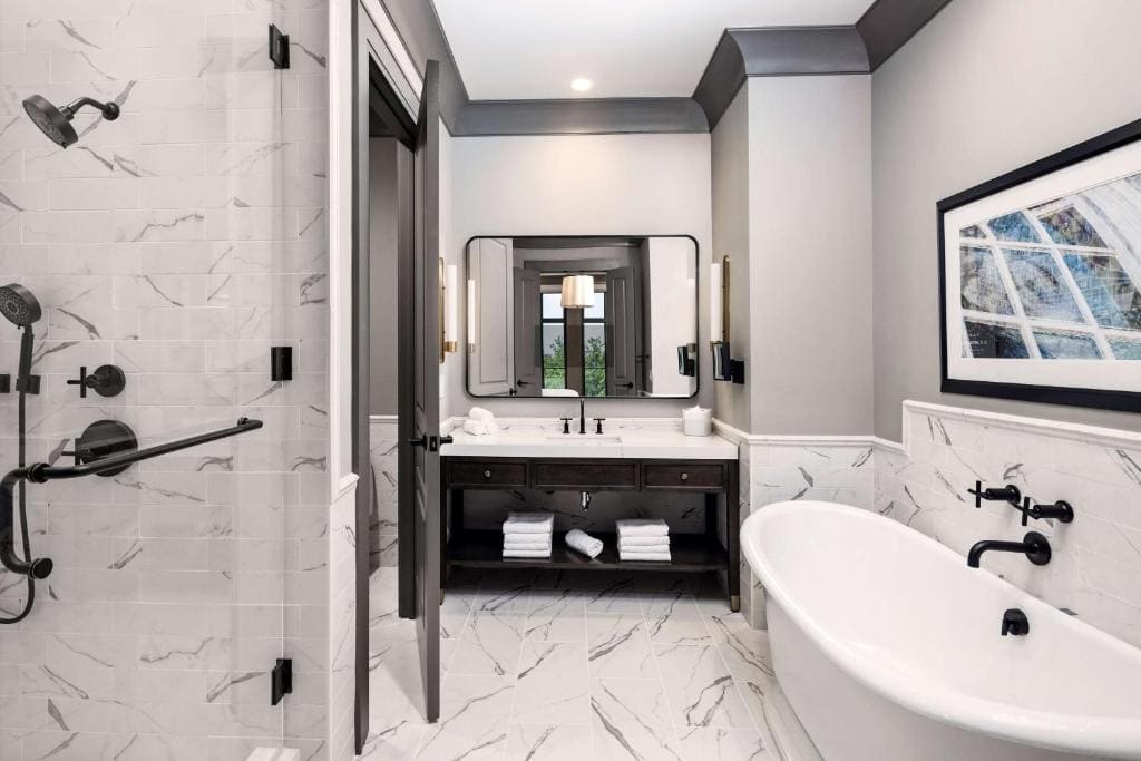Two Bedroom King and Two Queen Suite with Sofabed room - Image 3