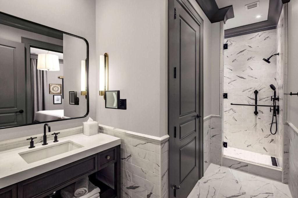 One-Bedroom King Suite with Sofa Bed room - Image 3