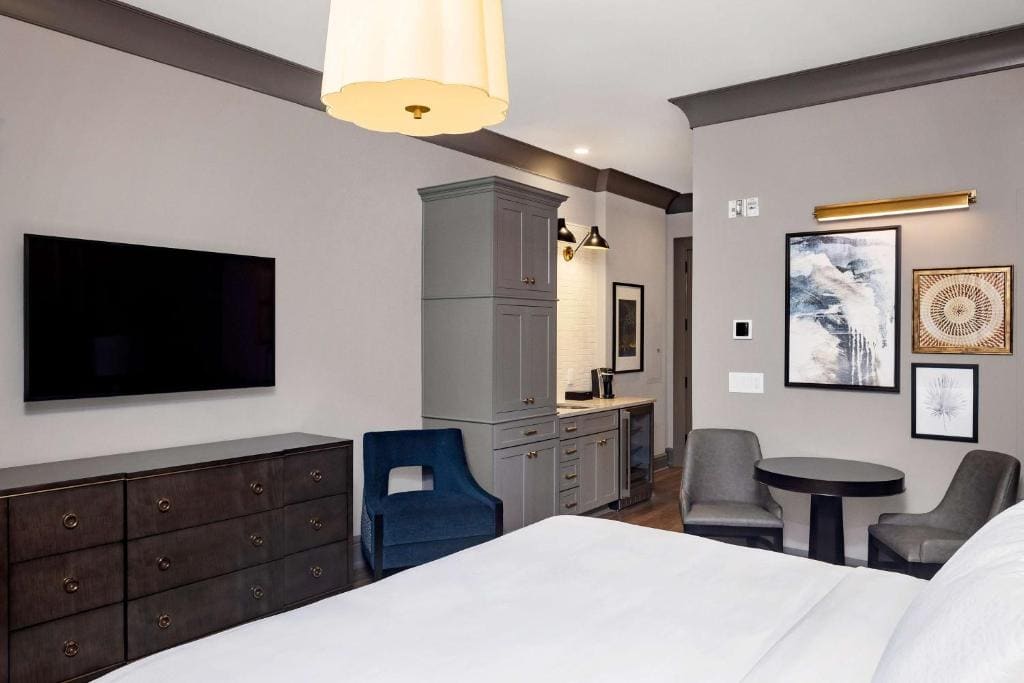 One-Bedroom Deluxe King Suite room - Image 1