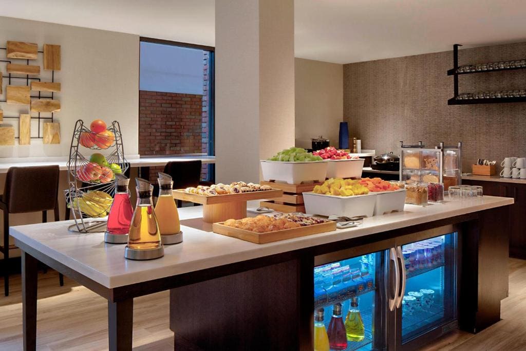 Executive Double Room with Two Double Beds - Club Lounge Access room - Image 3