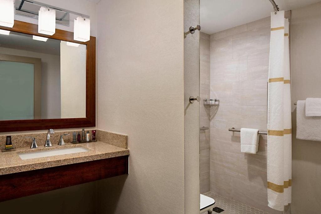 Double Room with Two Double Beds room - Image 3