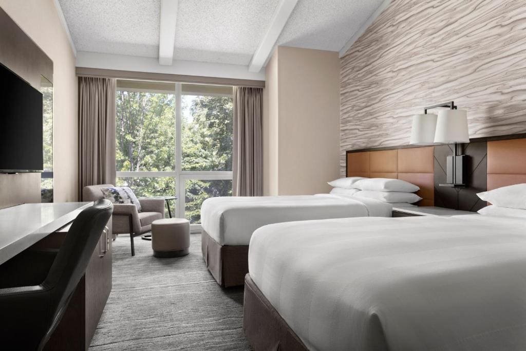 Executive Double Room with Two Double Beds - Club Lounge Access room - Image 1