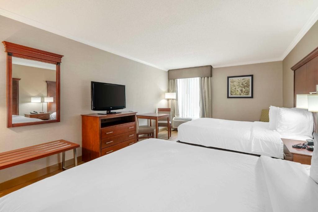 Queen Room with Two Queen Beds - Non-Smoking room - Image 1
