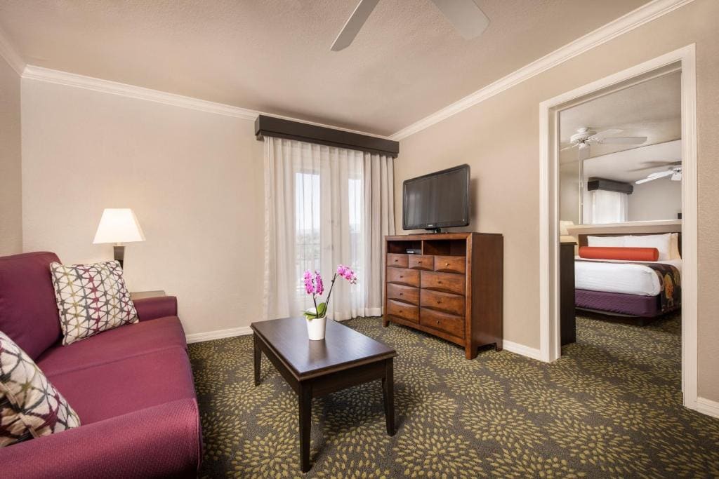 One-Bedroom Bridge View Resort Suite room - Image 3