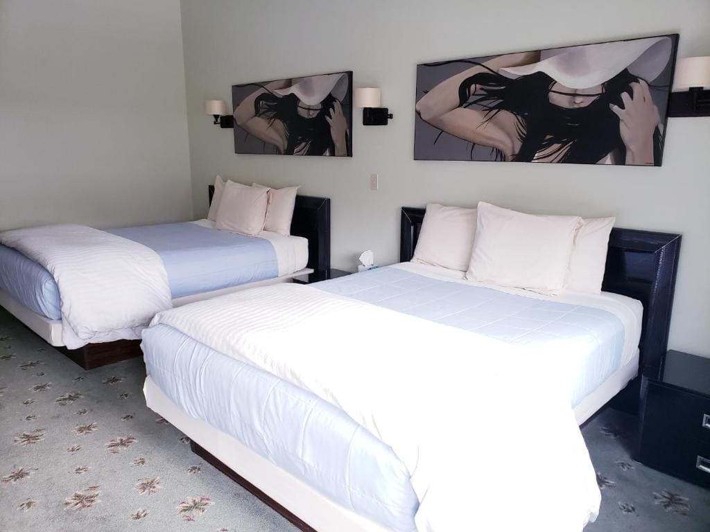 Deluxe Quadruple Room room - Image 2