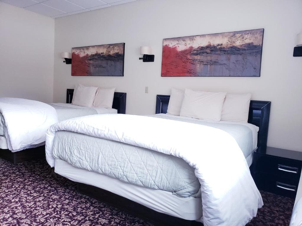 Deluxe Quadruple Room room - Image 1