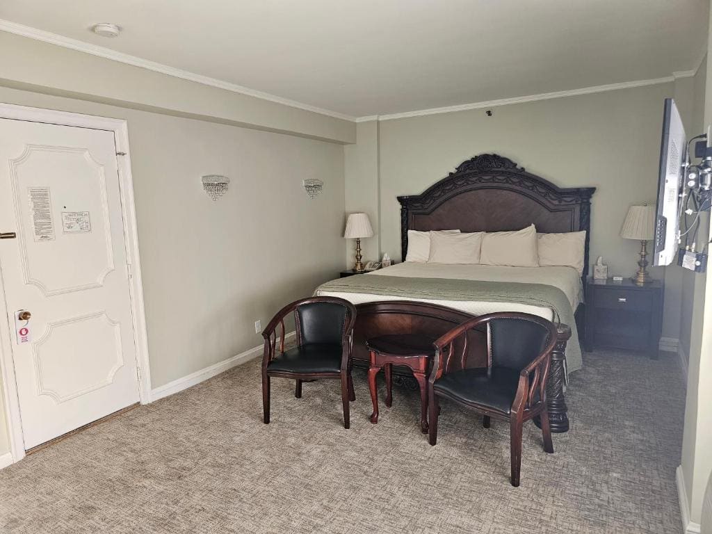 Deluxe King Room room - Image 2