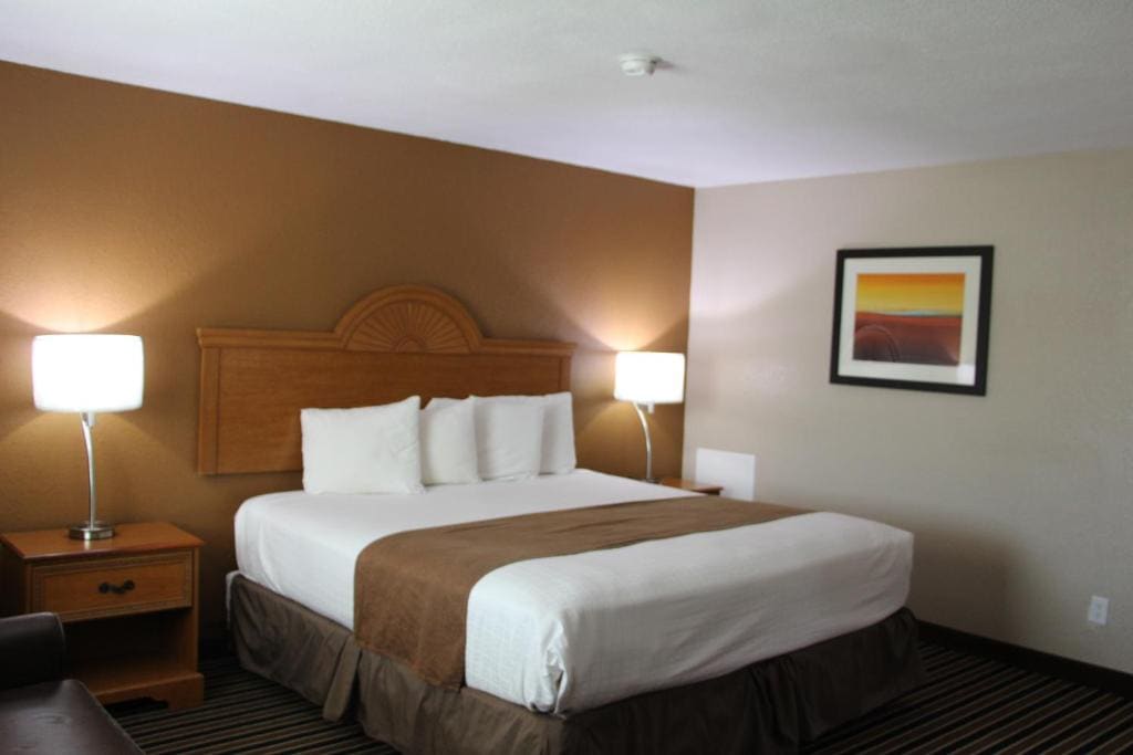 King Room - Non-Smoking room - Image 2