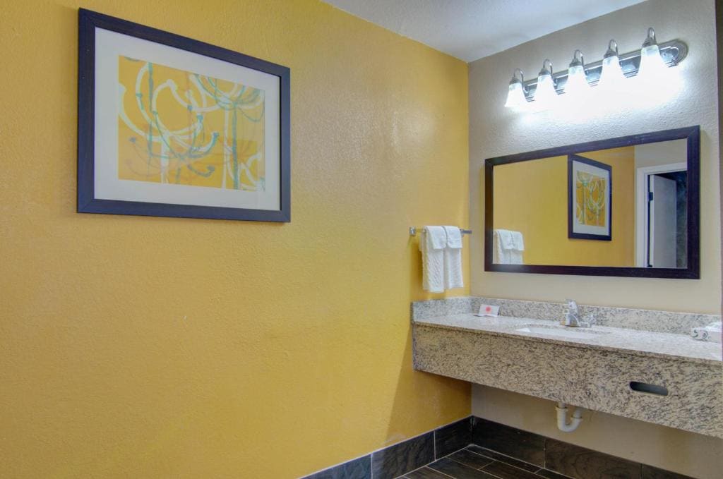 Standard Triple Room room - Image 3