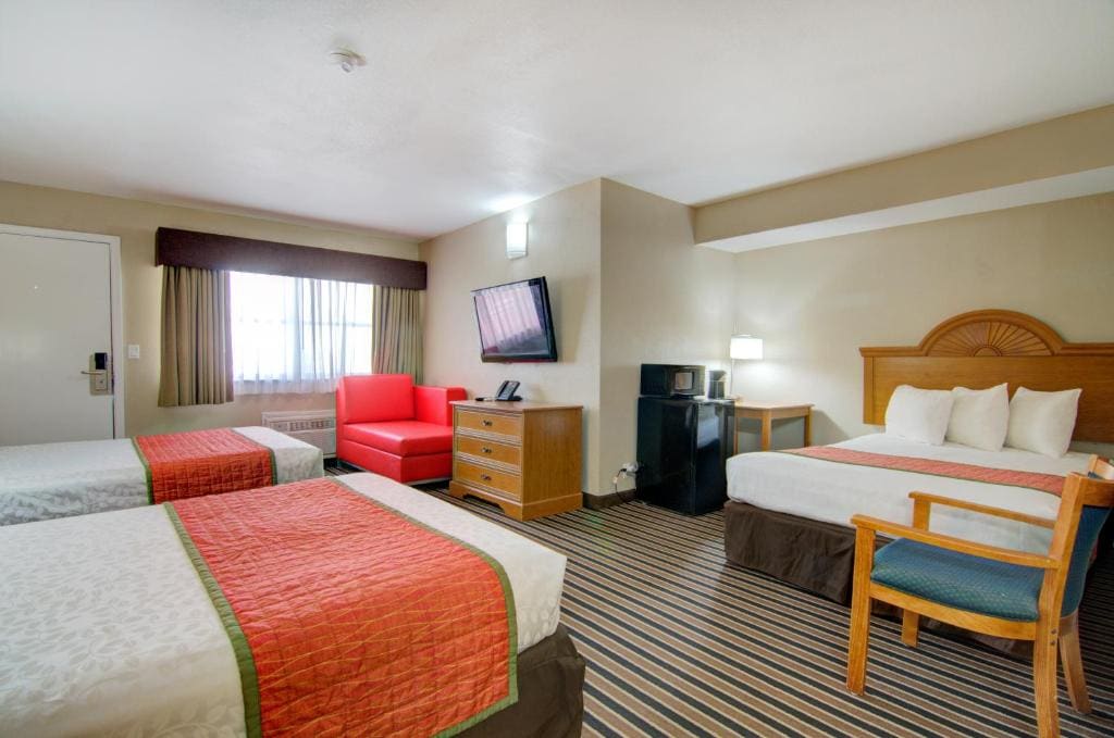 Standard Triple Room room - Image 1
