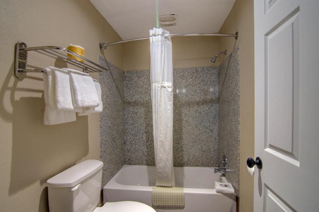 Standard Triple Room room - Image 2