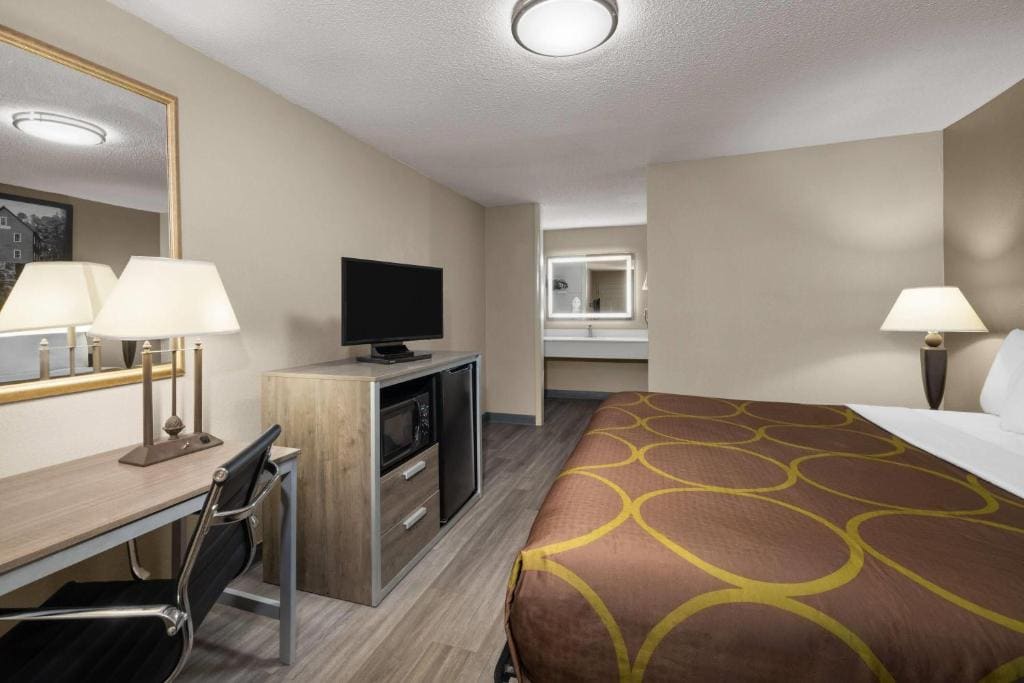 King Room with Bath Tub - Mobility Accessible/Non-Smoking room - Image 1