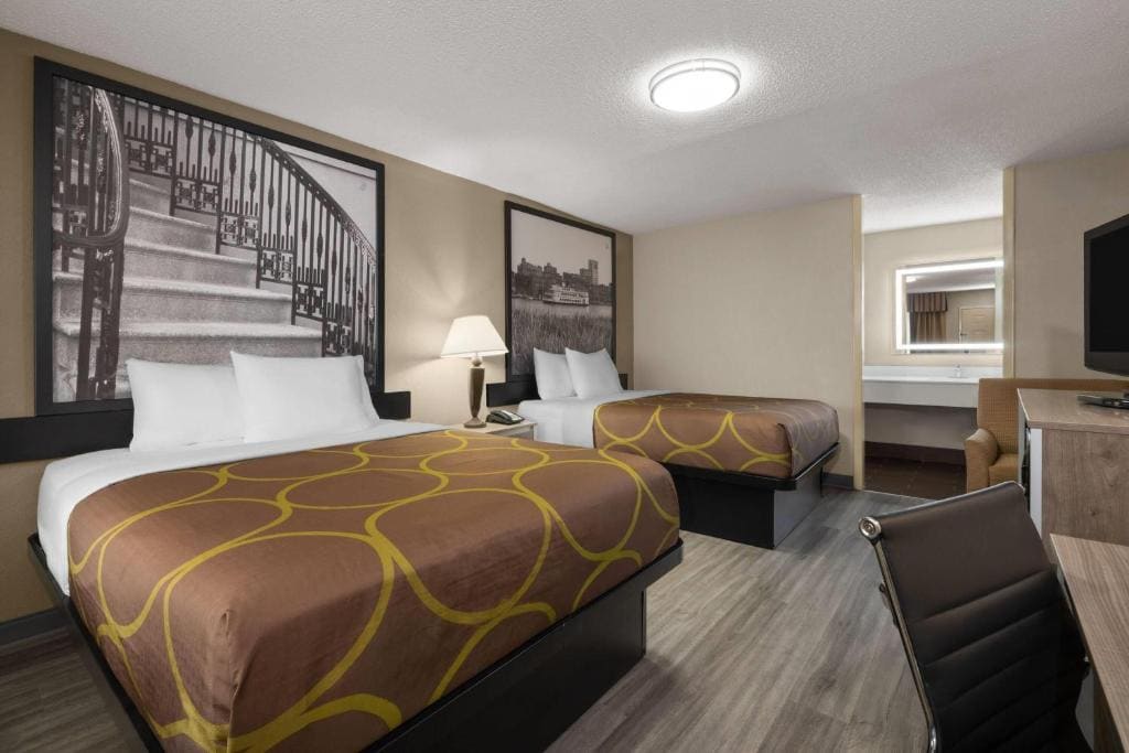 Queen Room with Two Queen Beds - Non-Smoking room - Image 1