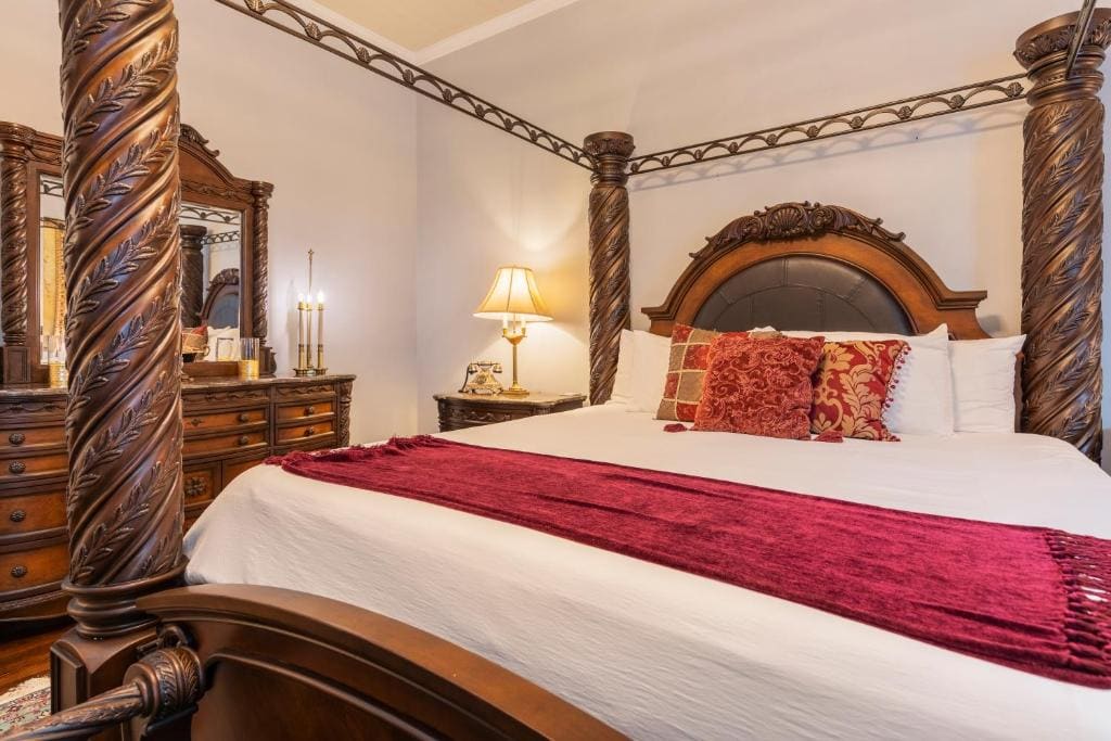 Deluxe King Room room - Image 1