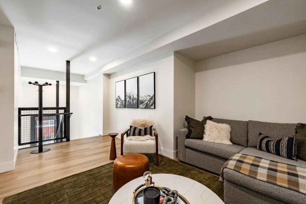King Suite with Balcony room - Image 3