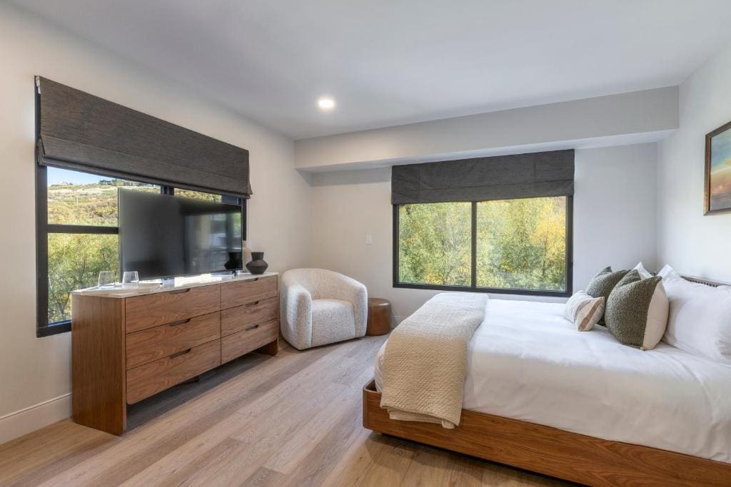 King Suite with Balcony room - Image 2